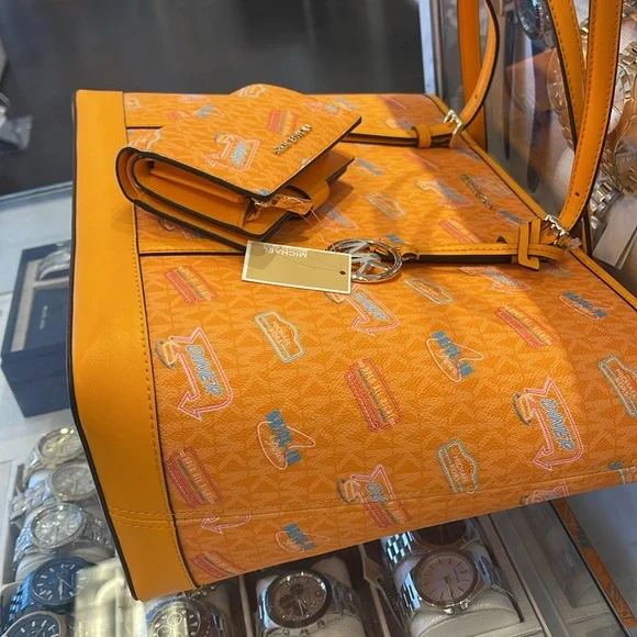 MICHAEL KORS JST Lg Printed  Logo Tote Bag & MK JST Md Printed Logo Bi-Fold Wall - Picture 5 of 16